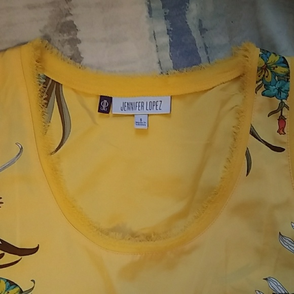 Beautiful Silky Floral Tank - Picture 2 of 4